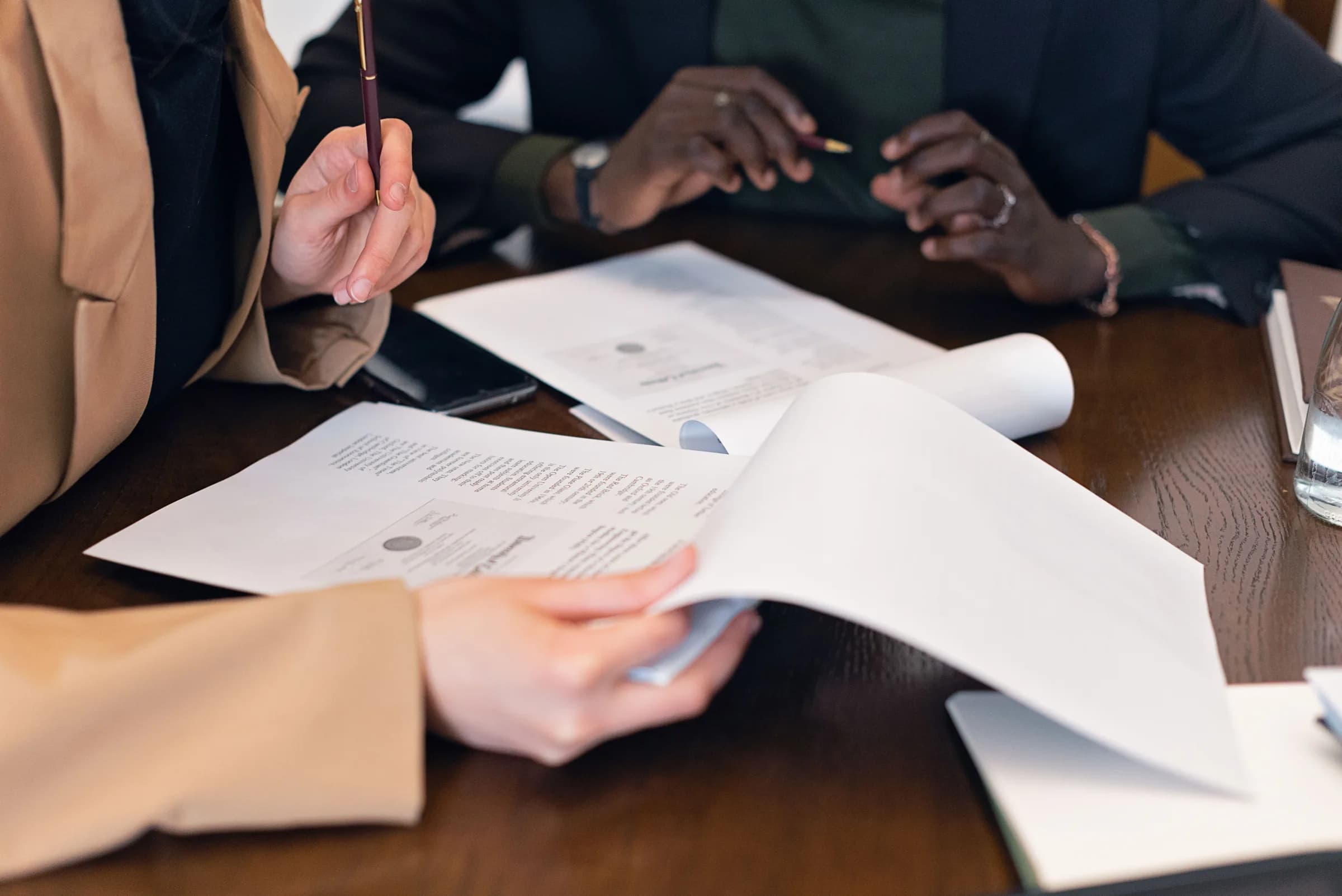 Associés préparant les formalités de création d’une SAS